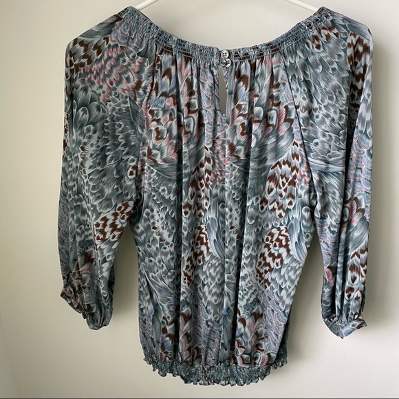 Twelfth Street By Cynthia Vincent Gorgeous feather print silk 3/4 sleeve top. - Picture 3 of 9
